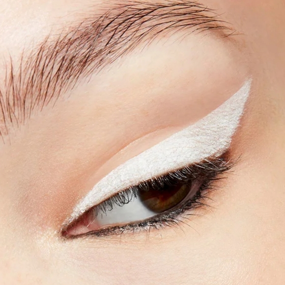 MAC Sink To A Whisper Pro Longwear Paint Pot - Picture 4 of 10